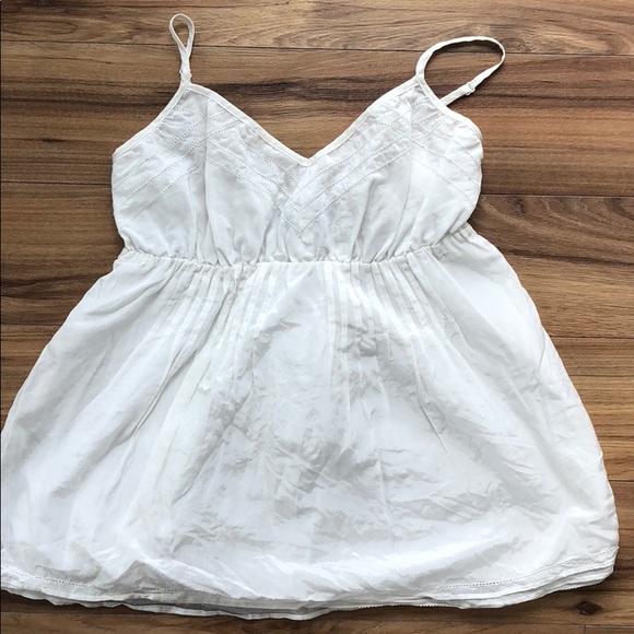 GAP Tops - 💥GAP CREAM V-NECK SPAGHETTI STRAP TANK
